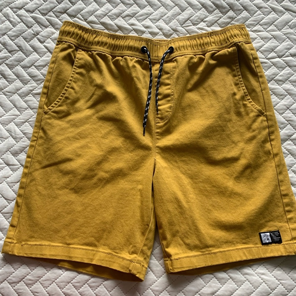 LIRA Forever Men’s Shorts Medium. Worn twice. Draw string. No zippers/buttons.